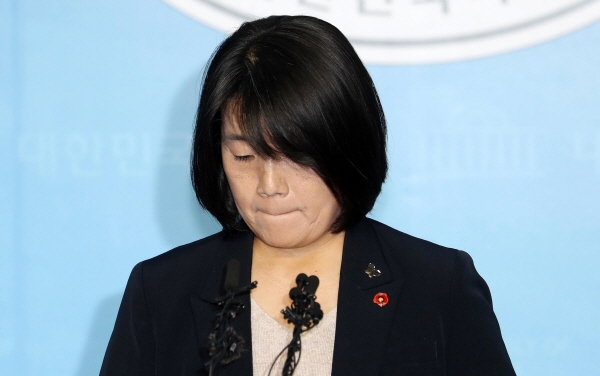 윤미향 더불어민주당 당선인이 29일 오후 서울 여의도 국회 소통관에서 정의기억연대(정의연) 회계 부정 의혹에 대한 입장 발표를 하고 있다. 2020.05.29. [뉴시스]