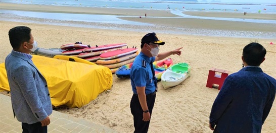 완도해양경찰서가 수상레저 사업장과 송호해수욕장 안전관리 실태 점검에 나섰다.