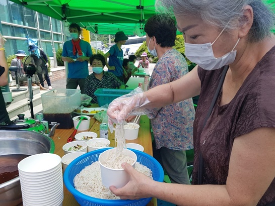 전남 보성군, 수해 피해 입은 곡성군·구례군 찾아 밥차 봉사를 진행하고 있다.