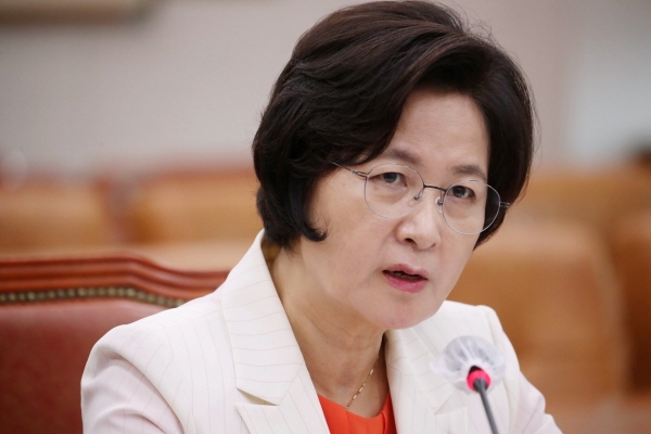 추미애 법무부 장관이 29일 서울 여의도 국회에서 열린 법제사법위원회 전체회의에서 의원의 질의에 답하고 있다. 2020.07.29.[뉴시스]