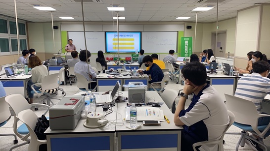 전남창의융합교육이 전남 교원의 에듀테크(Edu-Tech) 역량강화를 위해 ‘2020. 메카트로닉스 활용 교원연수’를 진행했다.