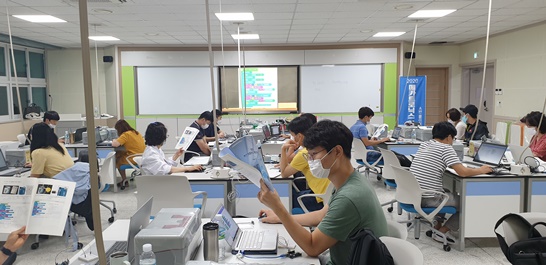 전남창의융합교육이 전남 교원의 에듀테크(Edu-Tech) 역량강화를 위해 ‘2020. 메카트로닉스 활용 교원연수’를 진행했다.
