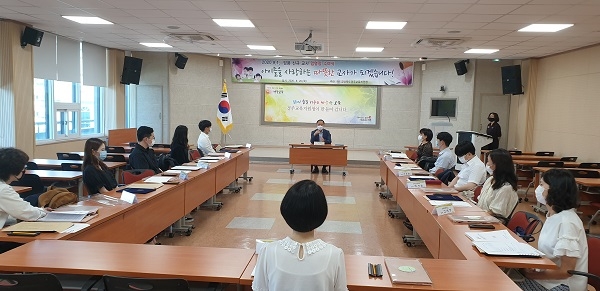 신규 교사 임명장 수여식.