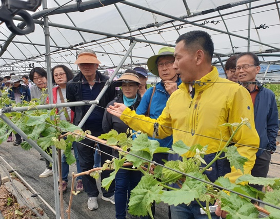 장성군이 옐로우시티 귀농학교 농업 기초반 하반기 교육을 개강하고 교육생을 모집한다.