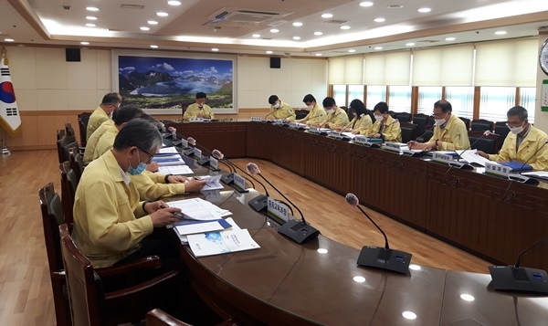 전남도교육청는 코로나19 재확산에 따른 긴급 비상대책회의를 개최했다.