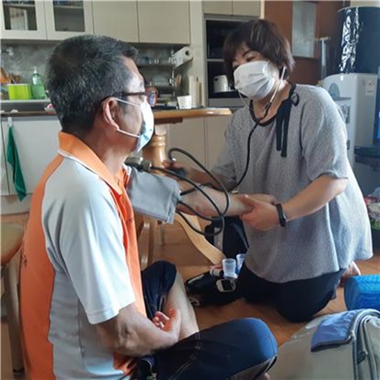 거동불편자 방문건강관리 장면
