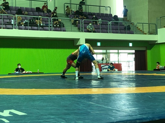 파란색 유니폼: 함평군청 소속 이정근 선수