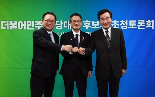 포즈 취하는 이낙연-김부겸-박주민[뉴시스]
