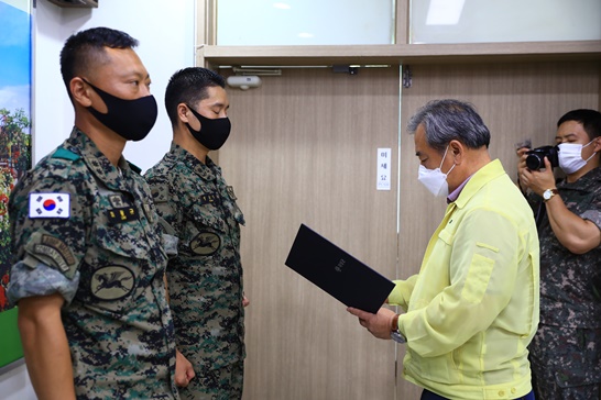 곡성군이 2주 이상의 헌신적인 수해 복구 활동을 마치고 부대로 복귀하는 군 장병들에게 깊은 감사를 표했다.