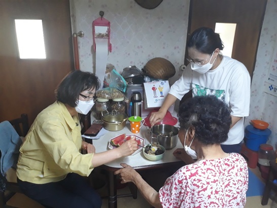 왼쪽: 정명희 함평군보건소장