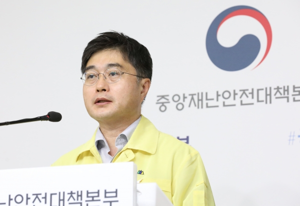 윤태호 중앙사고수습본부 방역총괄반장(보건복지부 공공보건정책관)이 26일 오전 정부세종청사에서 신종 코로나바이러스 감염증(코로나19) 대응 현황을 브리핑 하고 있다. 2020.08.26. [뉴시스]