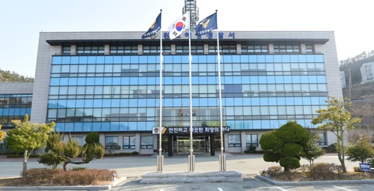 완도해경이 다도해 해상 국립공원 무인도서 출입 행위를 단속한다.