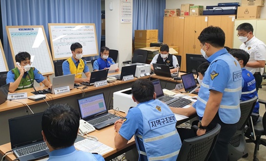 완도해경이 태풍 마이삭 위험 예보제 경보를 격상하고 비상근무체제 2단계 가동한다.