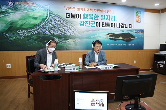 강진군(군수 이승옥)이 지난 1일 일자리 공시제 추진실적을 발표했다.