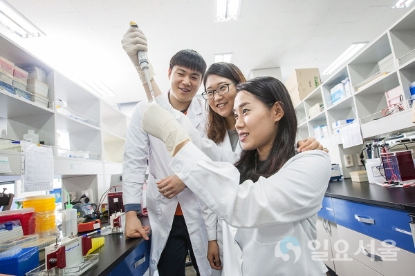 대구한의대 학생들의 실험실습장면