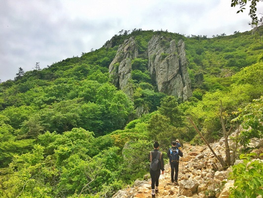 파란 가을 하늘과 달마고도 옛길