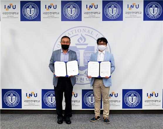 좌측부터 인천대 글로벌언어문화원 김재영 원장, 한국외대 특수외국어교육진흥원 고태진 원장