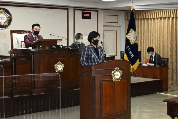 11일 조은경 중구의회 의원이 제229회 임시회 제1차 본회의서 5분 발언하고 있다.