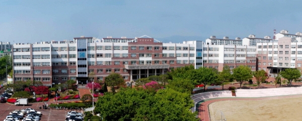 영진전문대학교 본관 전경