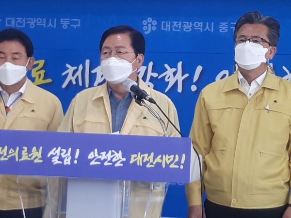 22일 장종태 서구청장이 동구청 7층 식장산실에서 대전의료원 설립 촉구문을 발표하고 있다./(사진=최미자 기자)