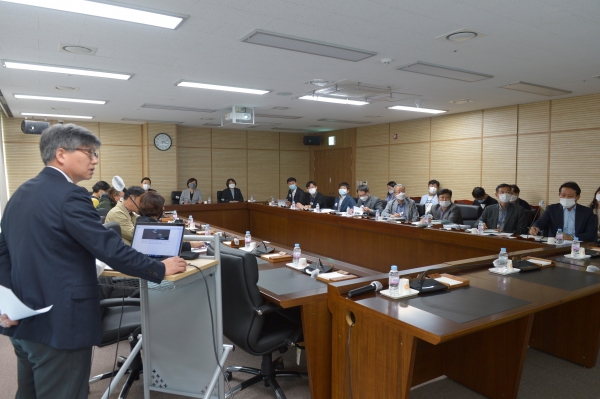 14일 세종시의회가 최근 불거진 신안리 난개발 의혹 관련 간담회를 개최하고 있다.