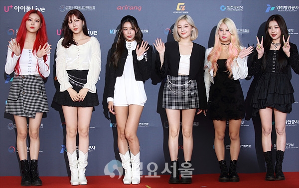 2020 KMDF 레드카펫 행사에 참석한 모모랜드