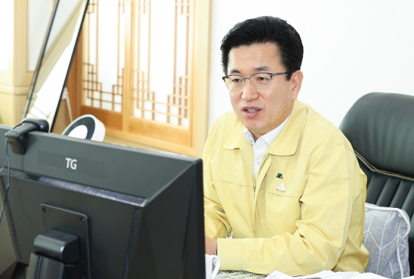 3일 허태정 대전시장은 영상회의로 열린 11월 확대간부회의에서 중기부 세종시 이전 저지를 위해 노력하겠다고 말하고 있다.