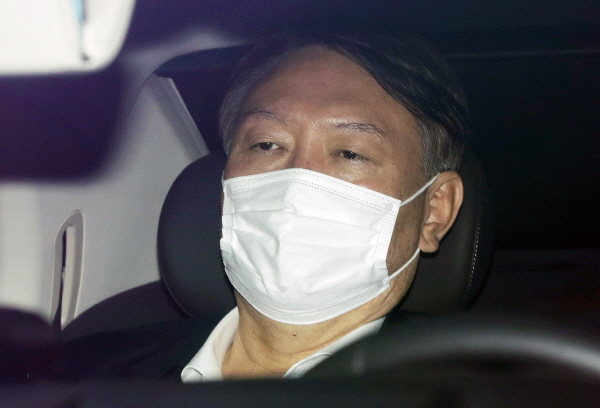윤석열 검찰총장 정직 2개월 처분 출근길 [뉴시스]