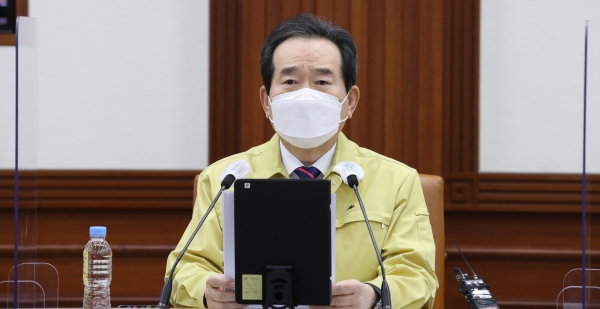 정세균 국무총리가 22일 오전 서울 종로구 정부서울청사에서 열린 코로나19 대응 중앙재난안전대책본부(중대본) 회의에 참석해 발언하고 있다. 2020.12.22. [뉴시스]