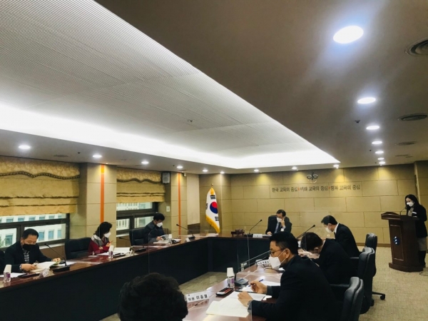 28일 대전시교육청은 시교육청 대회의실에서 안전하고 건강한 급식제공을 위한 2021학년도 학교급식 기본계획안 심의를 위한 학교급식위원회를 개최하고 있다.