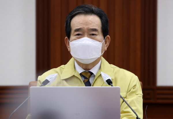 정세균 국무총리가 1일 오전 서울 종로구 정부서울청사에서 열린 코로나19 대응 중대본회의에서 발언을 하고 있다. [뉴시스]