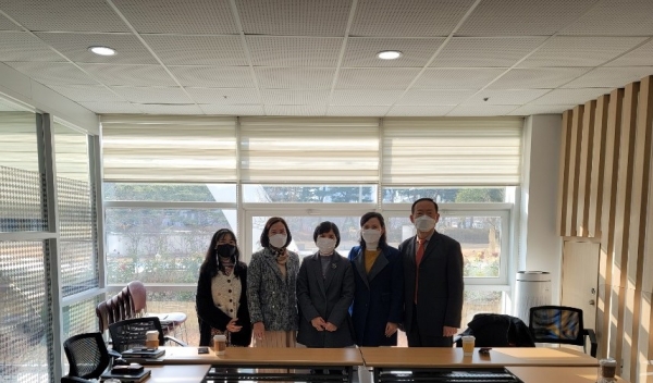 ▲남부대학교 평생교육원과 광주시는 정부지원 ‘아이돌봄 지원사업’ 수행을 위한 ‘아이돌보미 양성 및 보수 교육기관’ 위탁 운영 협약을 체결했다.(사진제공=남부대학교)