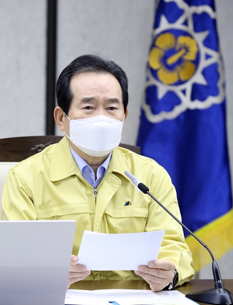 정세균 국무총리(중앙재난안전대책본부장)가 9일 오전 정부세종청사에서 열린 신종 코로나바이러스(코로나19) 중앙재난안전대책본부 회의에서 모두발언을 하고 있다. [뉴시스]