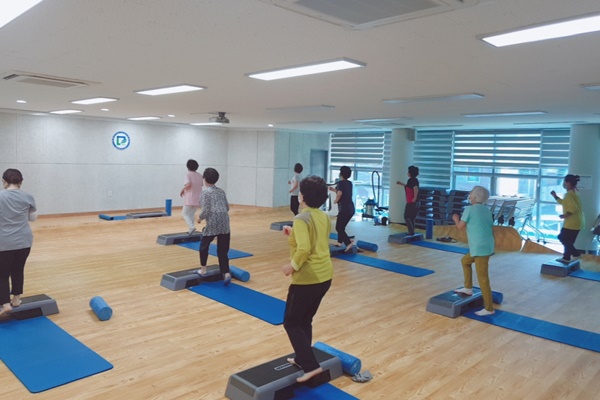▲‘날자! 운동교실’과 ‘승승장구! 운동교실’ 프로그램(사진제공=남구청)