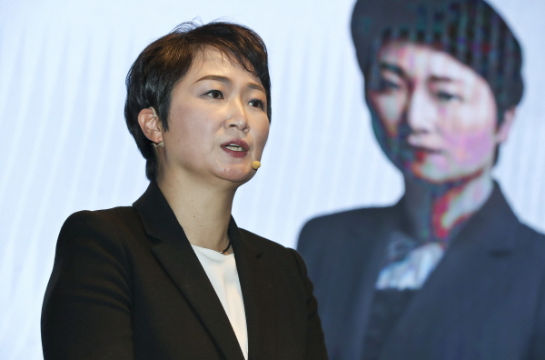 출판기념회 강연하는 이언주 전 의원 [뉴시스]