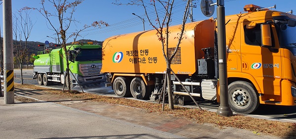 경북도가 3월 한 달간을 특별점검 기간으로 정하고 대기배출사업장과 건설공사장에 대해 방지시설 적정운영 등을 집중 점검하고, 산업·생활·수송 부문별 미세먼지 배출감축을 강화한다.