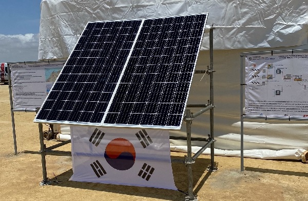한화큐셀이 앙고라 정부에서 추진하는 태양광 발전 사업에 모듈 공급자로 선정됐다. [한화]