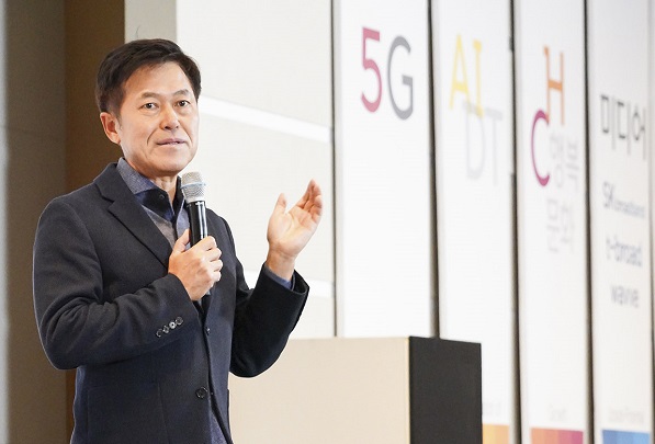 박정호 SK텔레콤 사장이 부산에서도 서울 본사에 소속된 한 팀으로 일할 수 있는 방안을 마련했다고 밝혔다. [SK텔레콤]