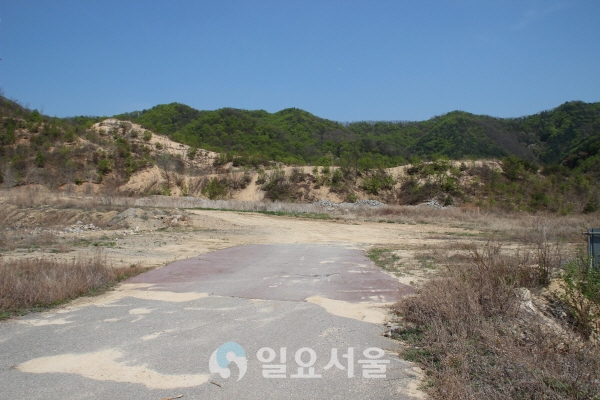 춘천‧홍천 라비에벨 관광단지 내 빈 부지로 최문순 지사가 한중문화복합타운을 조성하려 했던 곳이기도 하다. [정두현 기자]