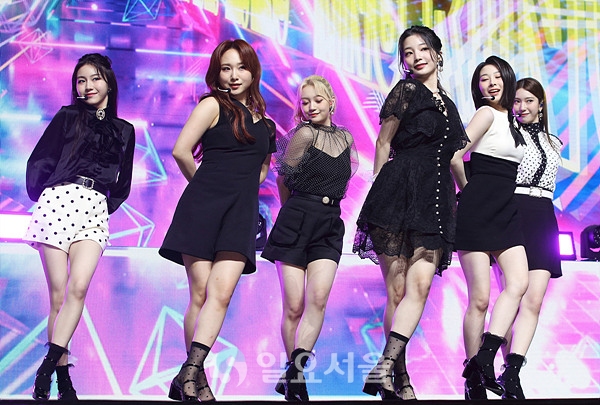 싱글 1집 링링(Ring Ring) 발매한 로켓펀치