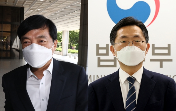 법무부는 4일 오후 새 고등검찰청장에 이성윤(왼쪽) 서울중앙지방검찰청장, 새 중앙지검장에는 이정수 법무부 검찰국장을 발령하는 등 인사를 단행했다. [뉴시스]