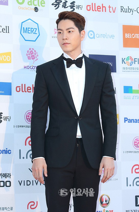 [IS포토] 홍종현, 영화 홍보하랴 시상식 참석하랴 '바쁘다 바뻐~'