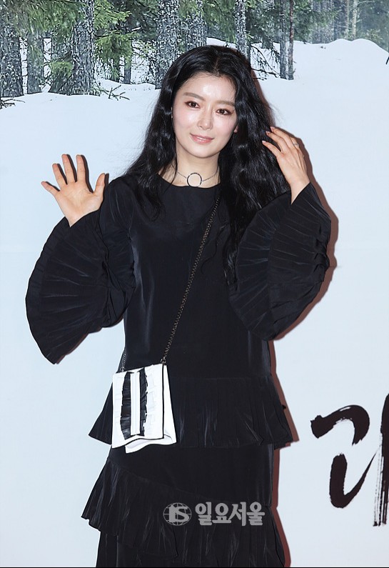 [IS포토] 지안, 남과 여 '잘 볼게요~'