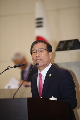 김성조 의원.