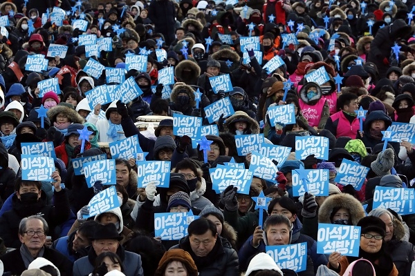 지난 8일 서울 도심에서 이석기 전 통합진보당 의원의 석방을 촉구하는 대규모 집회가 열렸다. [뉴시스]