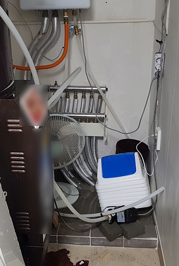 11일 오전 2시 12분께 부산 서구의 한 병원에서 보일러 온수배관이 파손돼 수증기가 새 나와 화재감지기가 작동, 입원환자 49명이 대피했다. [뉴시스]