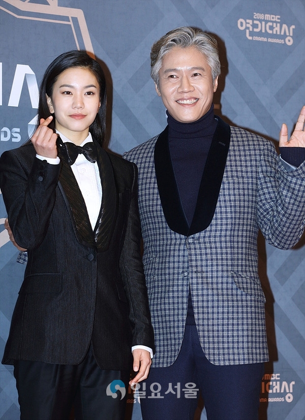 2018 MBC 연기대상 포토월 행사에 참석한 이설-박호산