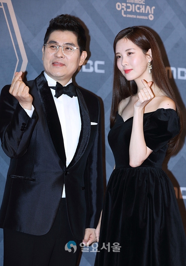 2018 MBC 연기대상 포토월 행사에 참석한 김용만-서현
