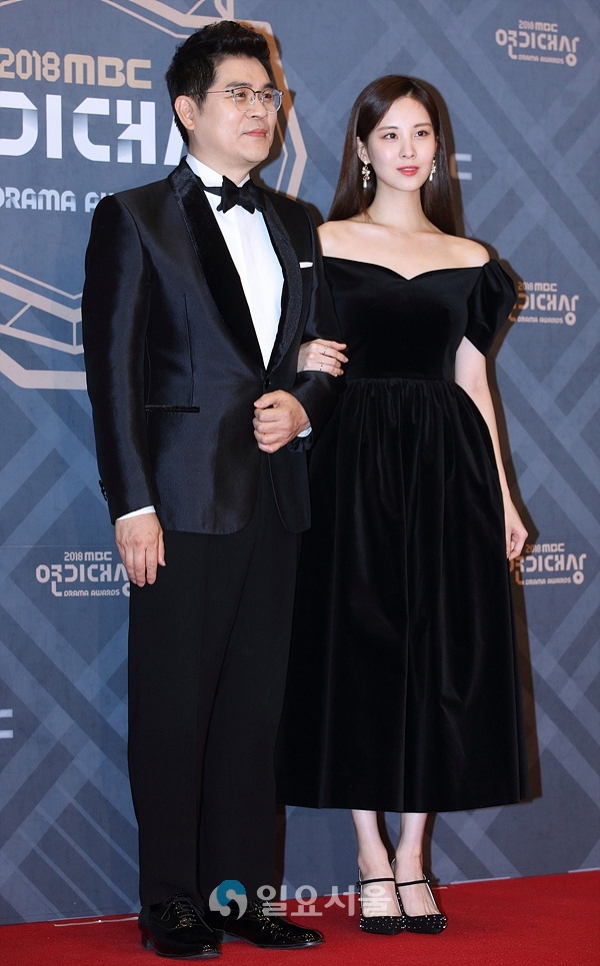 2018 MBC 연기대상 포토월 행사에 참석한 김용만-서현