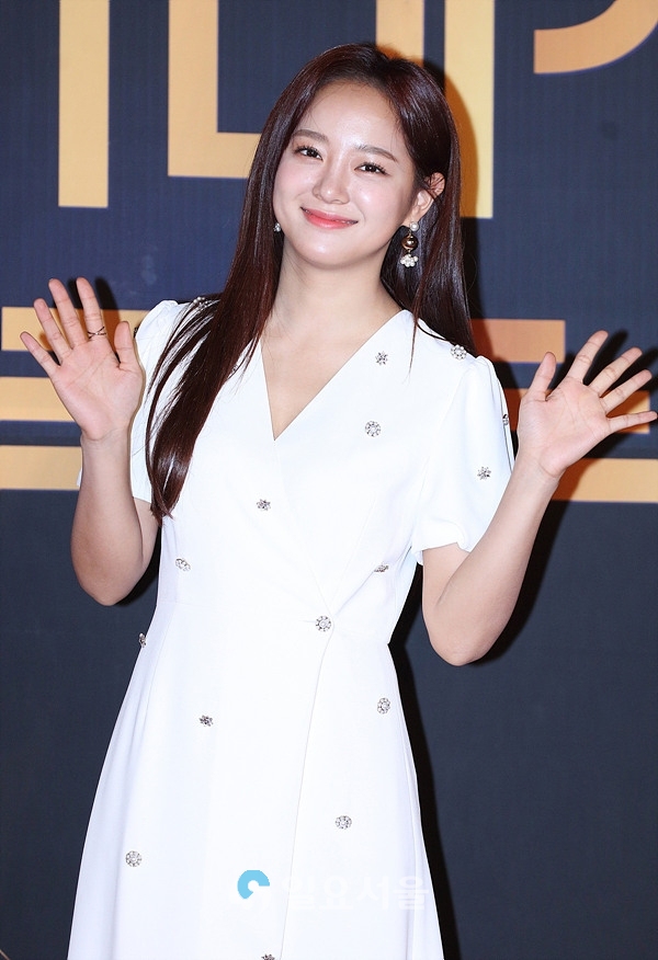 2018 KBS 연기대상 레드카펫 행사에 참석한 구구단 김세정